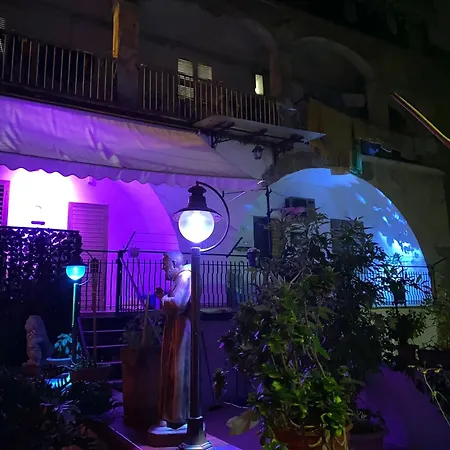 Apartament Castellano Neapol